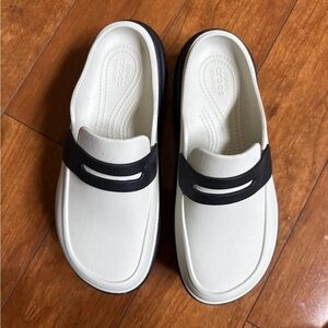 Crocs Unisex-Adult Stomp Loafers women size 8 Off White Linen color